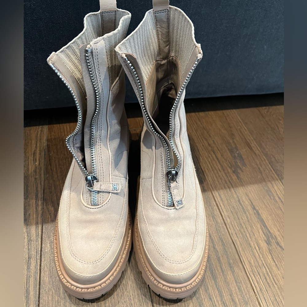 Tan boots worn once